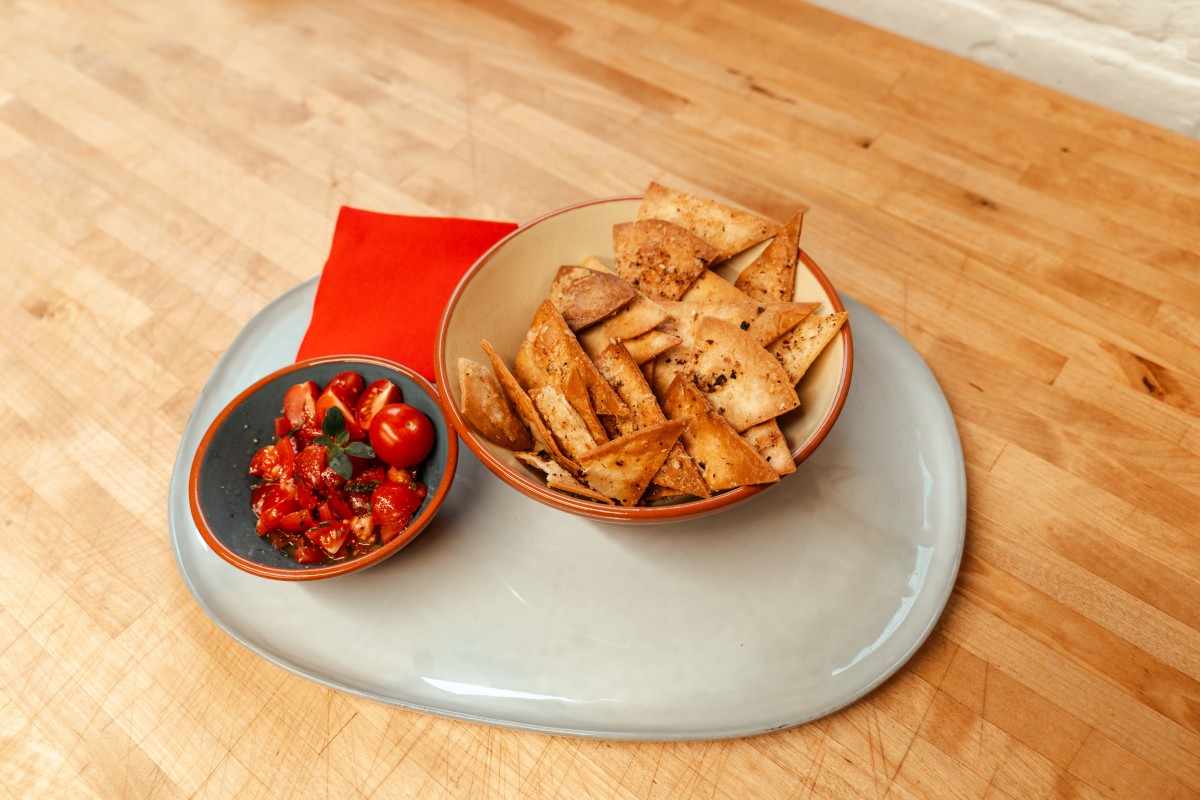 Lekker Lokaal: homemade tortillachips met parmezaan en tomatensalsa ...